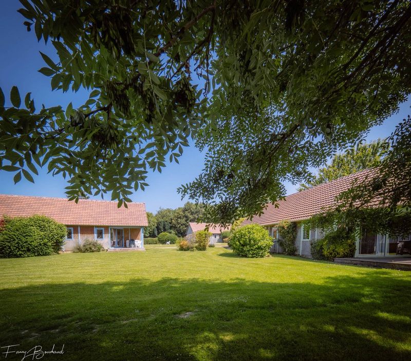 Village de gîtes pour la location de gîtes pour groupe avec aire de jeux pour enfants en bord de mer proche Veules les Roses en Seine Maritime